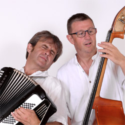 Walter Zinkl und Ritsch Ermeier:
grodraus redn, mit nix hinterm Berg hoitn, song, wos wohr is aa wenns amoi zwickt und beisst ...
... und hier kommen Sie direkt zu meiner Präsentation. Walter Zinkl und Ritsch Ermeier:
grodraus redn, mit nix hinterm Berg hoitn, song, wos wohr is aa wenns amoi zwickt und beisst ...
... und hier kommen Sie direkt zu meiner Präsentation.